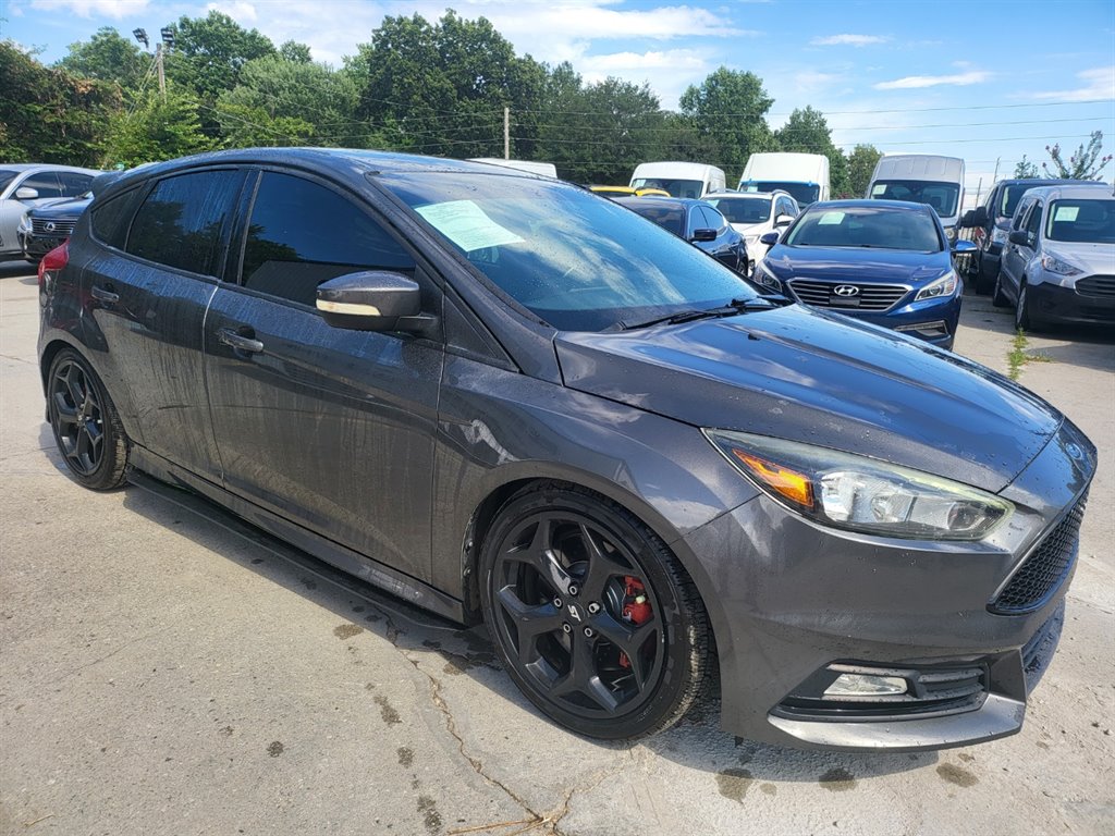 2016 Ford Focus ST photo