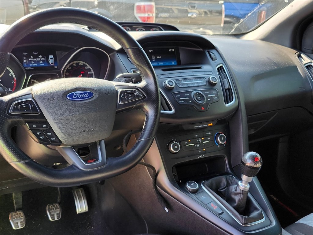 2016 Ford Focus ST photo