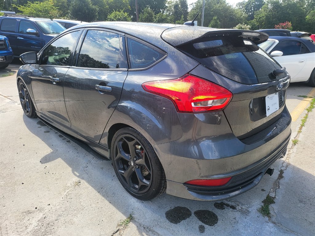 2016 Ford Focus ST photo