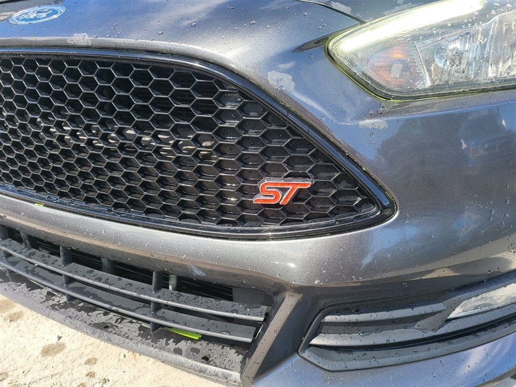 2016 Ford Focus ST photo
