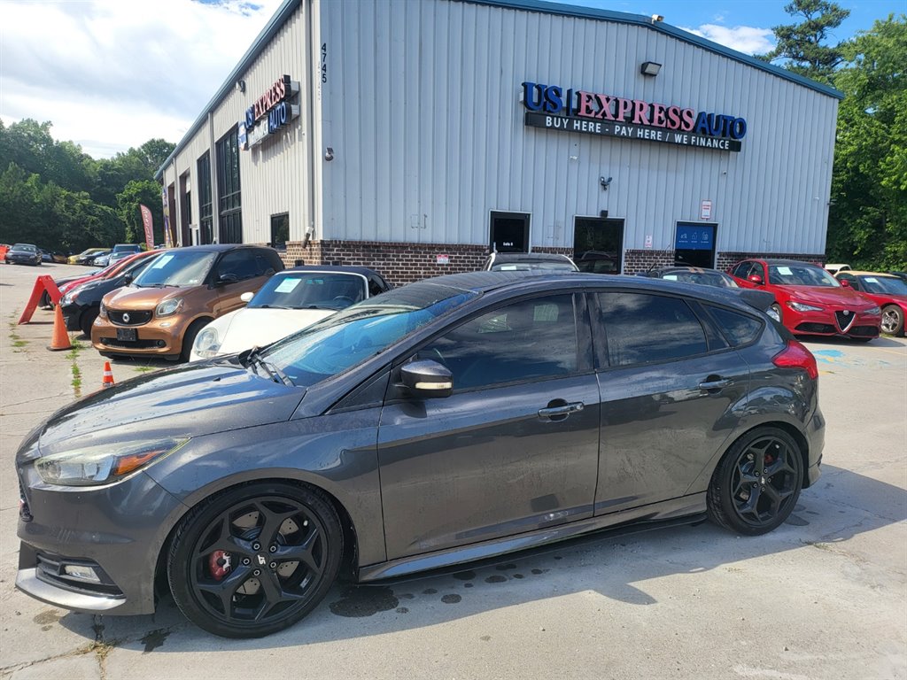 2016 Ford Focus ST photo