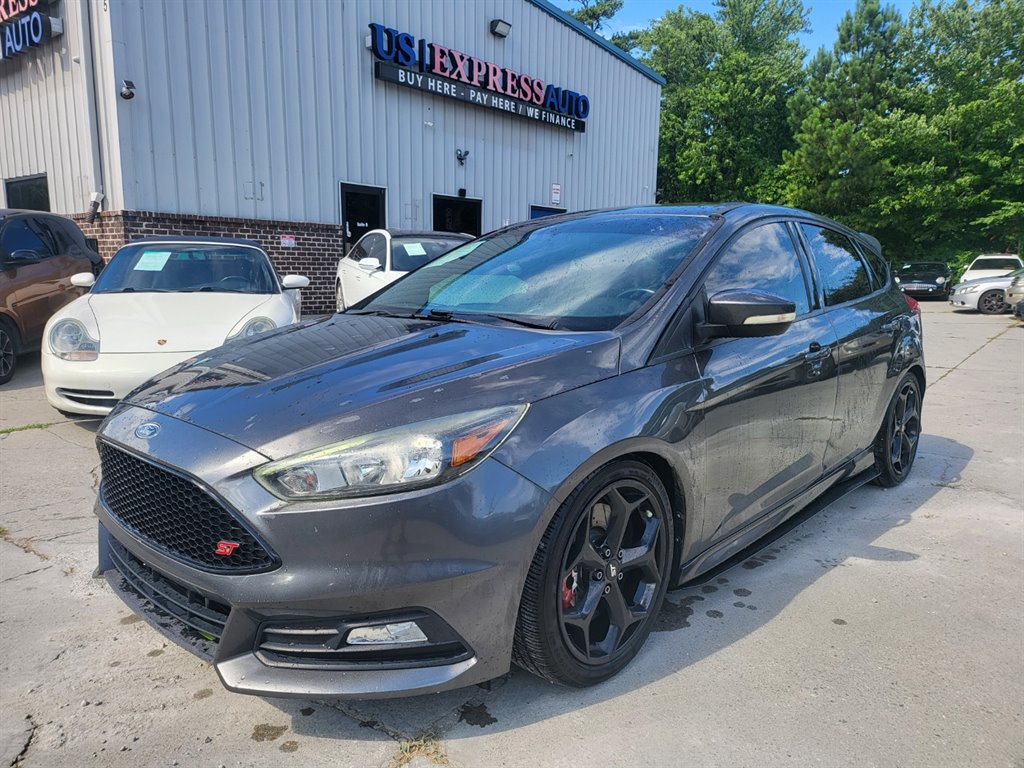 2016 Ford Focus ST photo