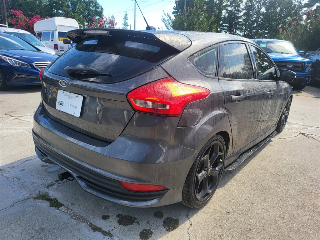 2016 Ford Focus ST photo