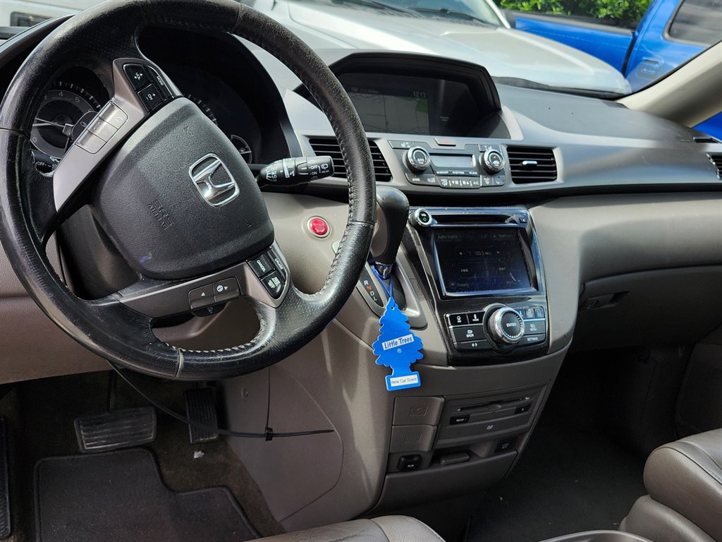 2014 Honda Odyssey Touring photo