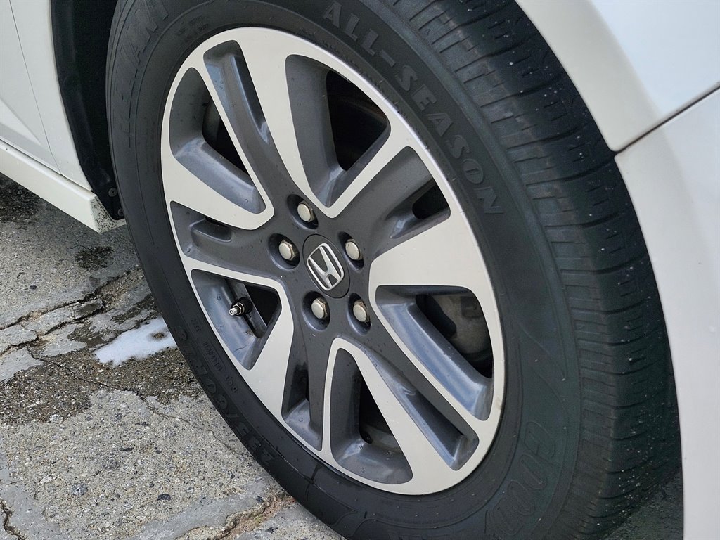 2014 Honda Odyssey Touring photo