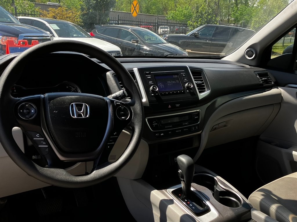 2017 Honda Pilot LX photo