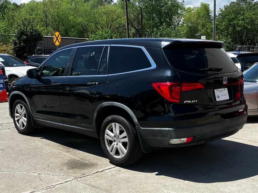 2017 Honda Pilot LX photo