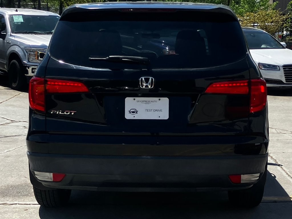 2017 Honda Pilot LX photo