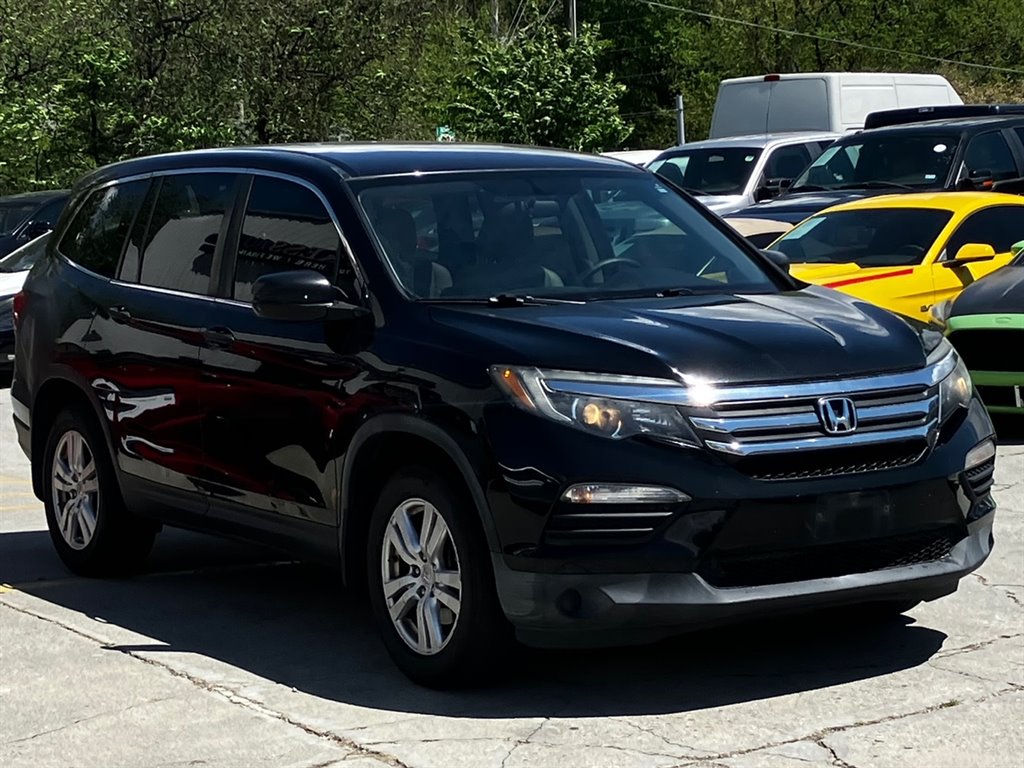 2017 Honda Pilot LX photo