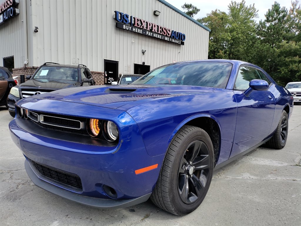 2021 Dodge Challenger SXT photo