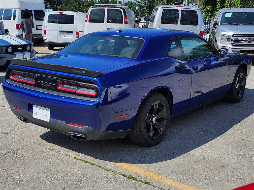 2021 Dodge Challenger SXT photo