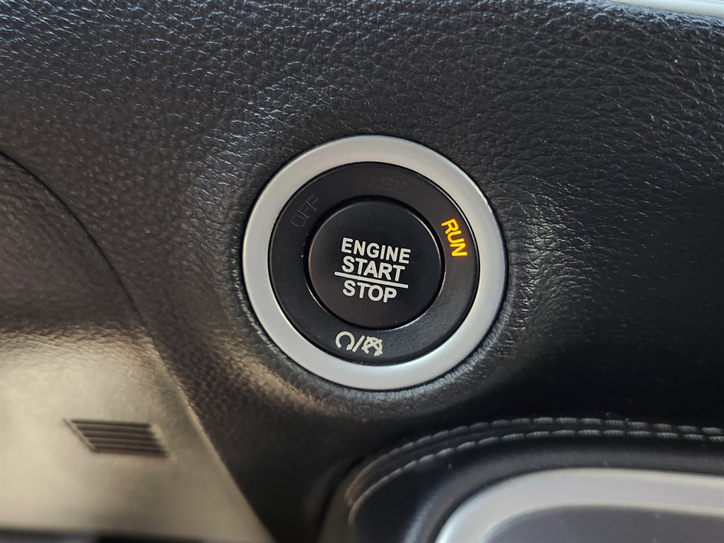 2021 Dodge Challenger SXT photo