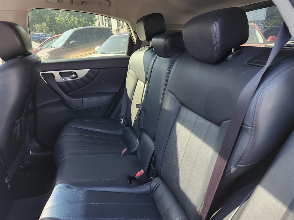 2017 Infiniti QX70  photo