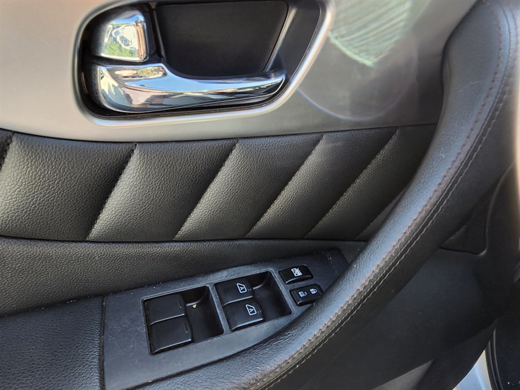 2017 Infiniti QX70  photo