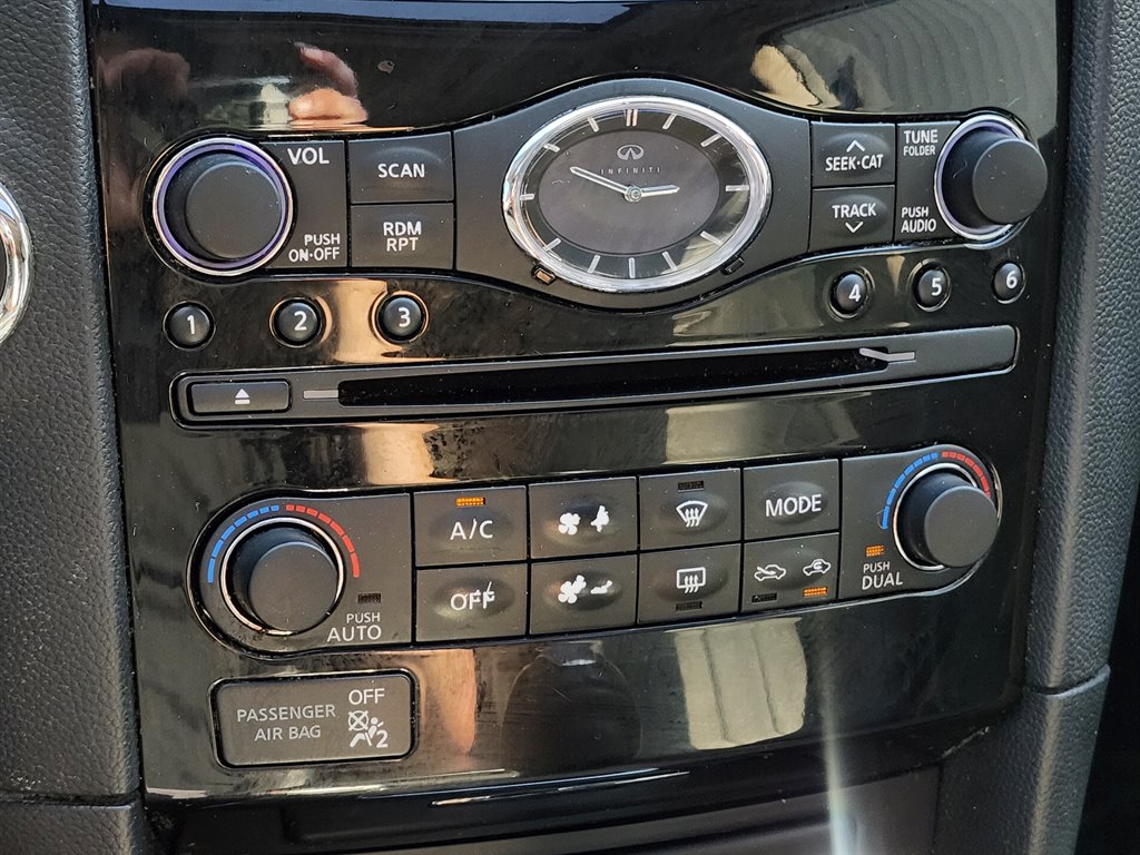 2017 Infiniti QX70  photo