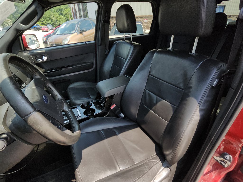 2010 Ford Escape Limited photo