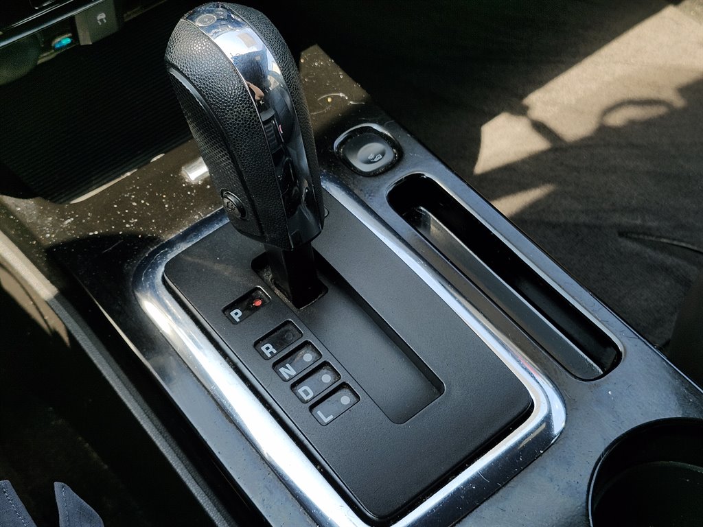 2010 Ford Escape Limited photo