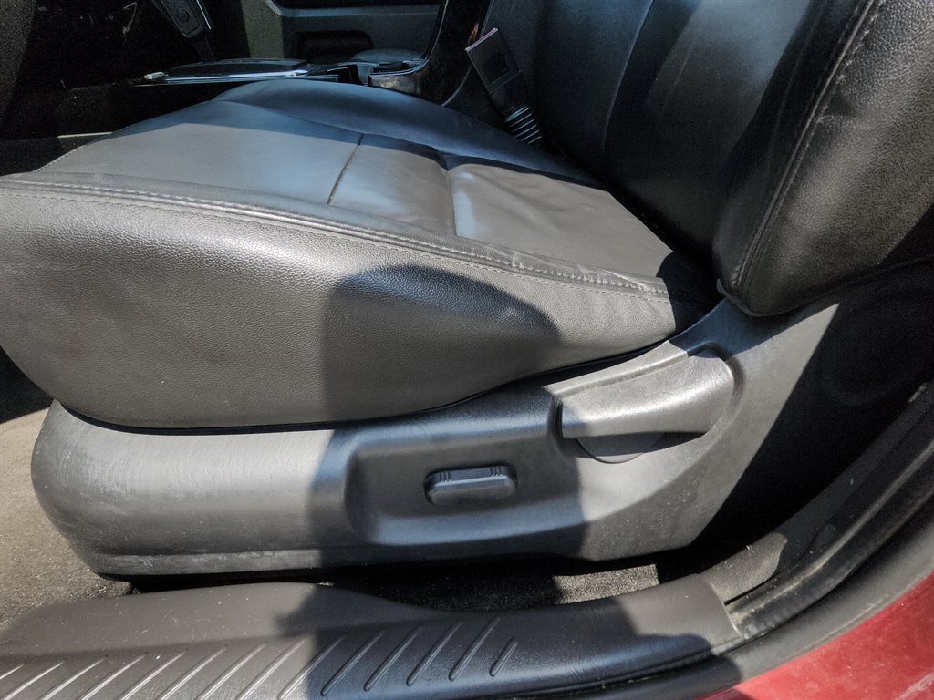 2010 Ford Escape Limited photo