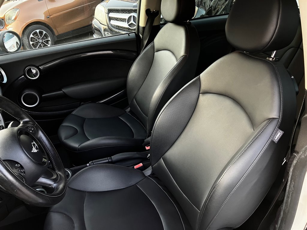 2013 MINI Cooper S photo