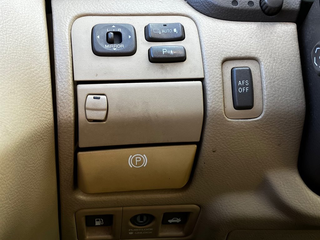 2004 Lexus LS - $8,995