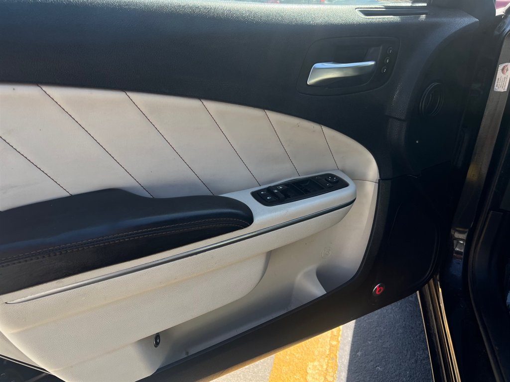 2015 Dodge Charger SXT photo