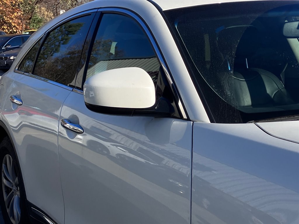 2017 Infiniti QX70  photo