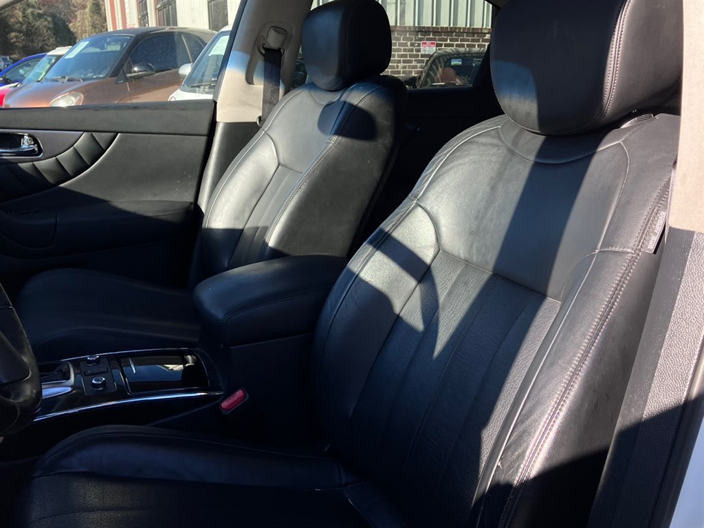 2017 Infiniti QX70  photo