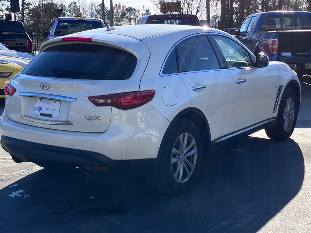 2017 Infiniti QX70  photo
