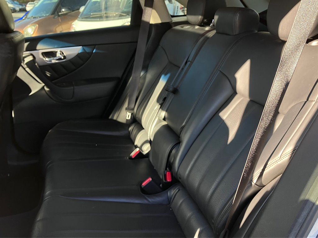 2017 Infiniti QX70  photo