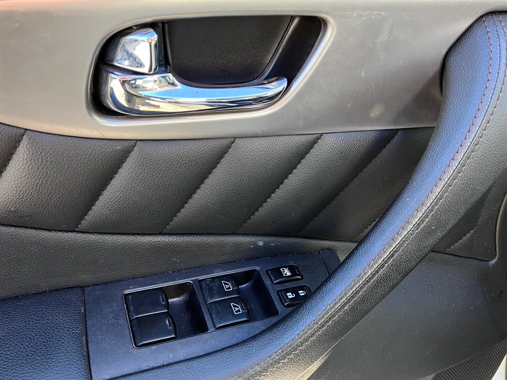 2017 Infiniti QX70  photo