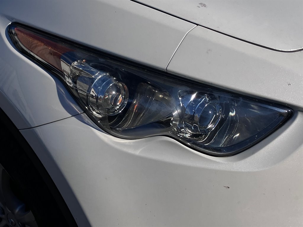 2017 Infiniti QX70  photo