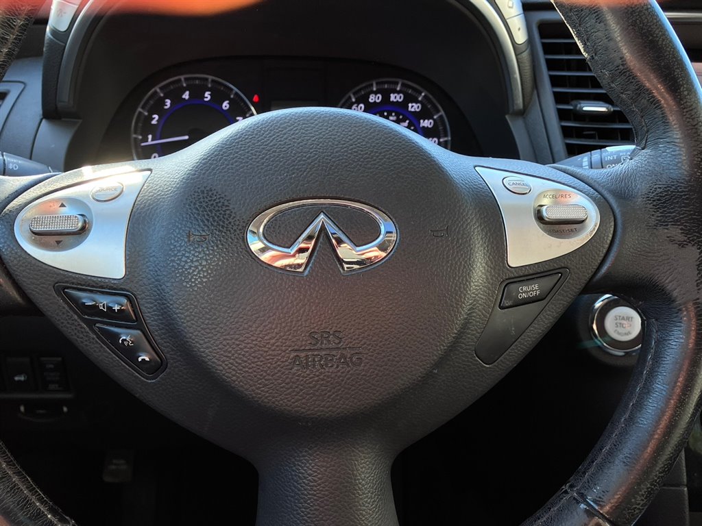 2017 Infiniti QX70  photo