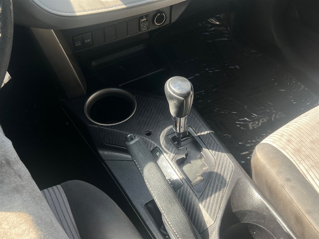 2013 Toyota RAV4 LE photo