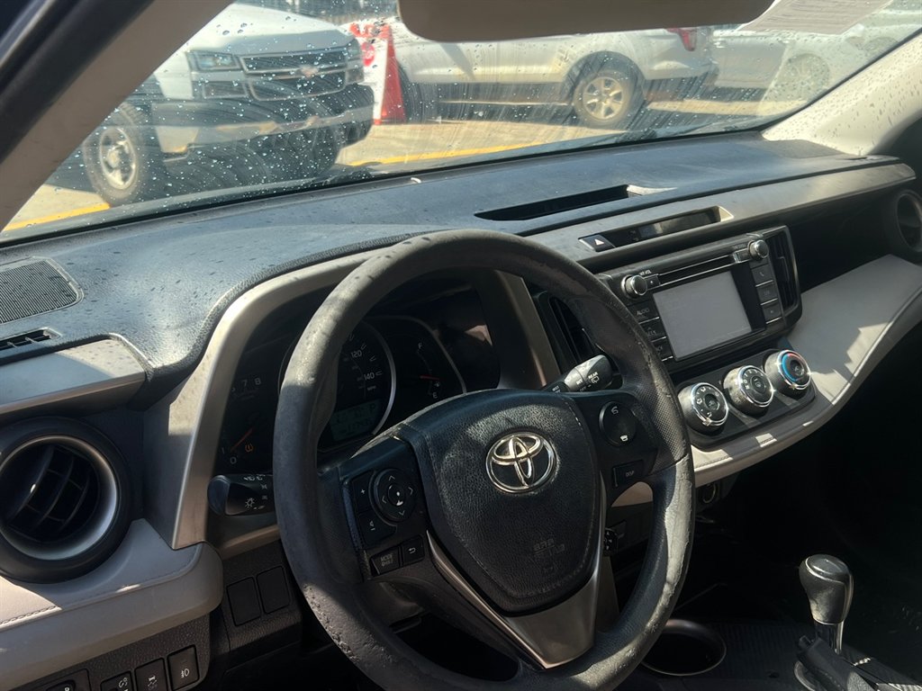 2013 Toyota RAV4 LE photo