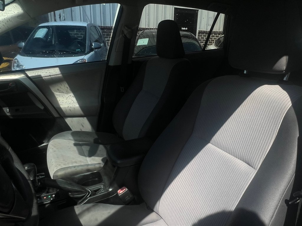 2013 Toyota RAV4 LE photo