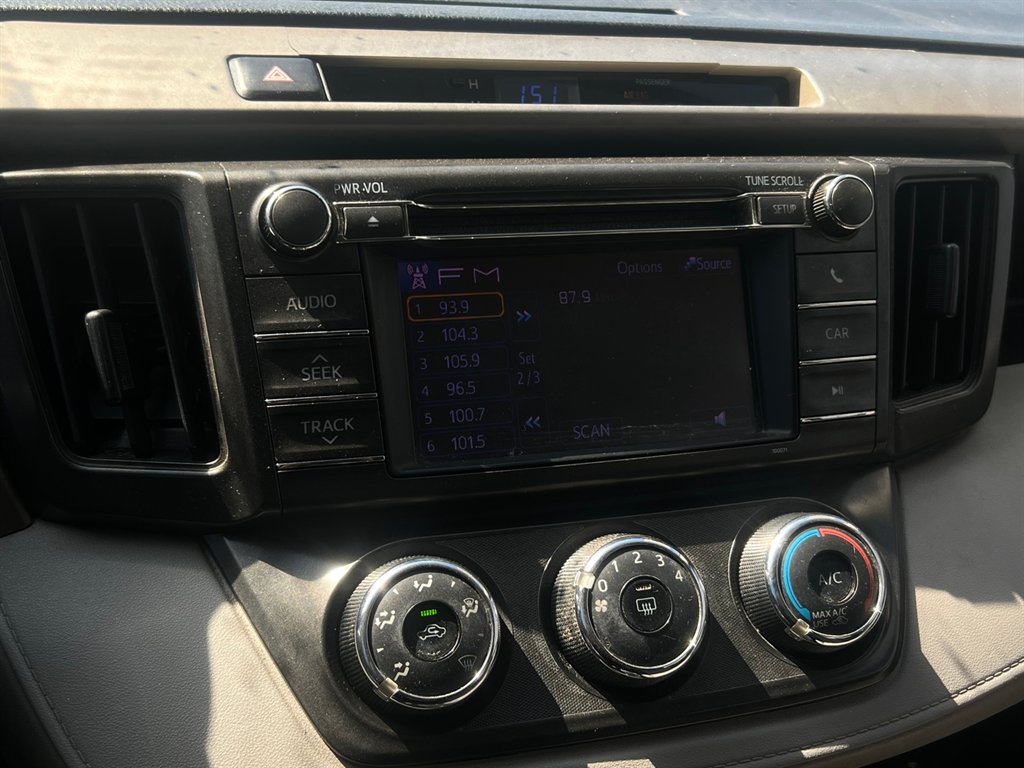 2013 Toyota RAV4 LE photo