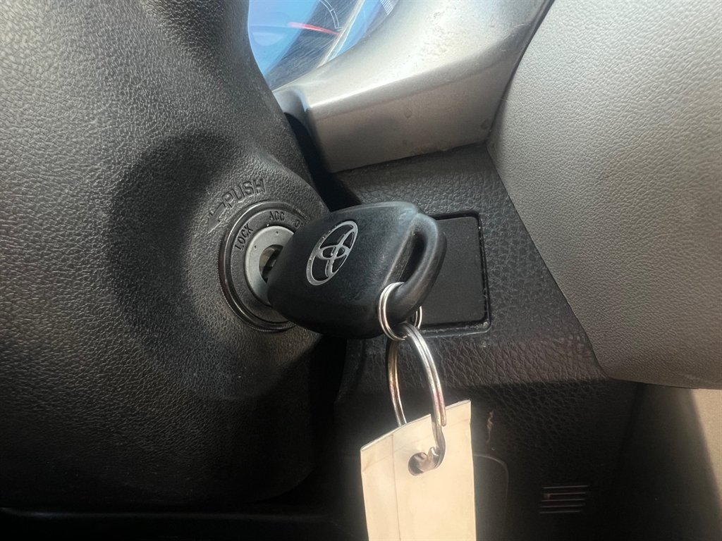 2013 Toyota RAV4 LE photo