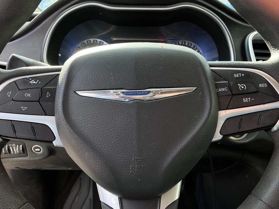 2016 Chrysler 200 LX photo