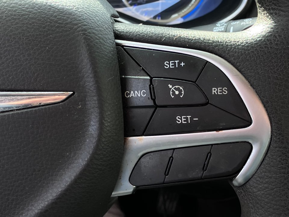 2016 Chrysler 200 LX photo