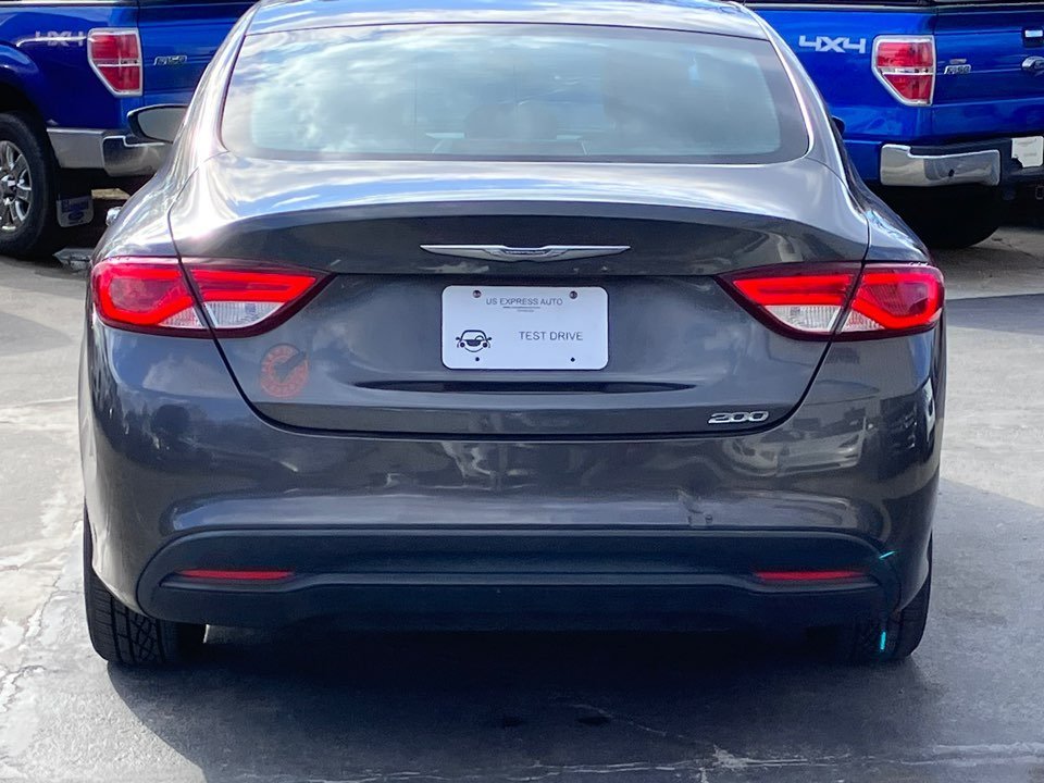 2016 Chrysler 200 LX photo