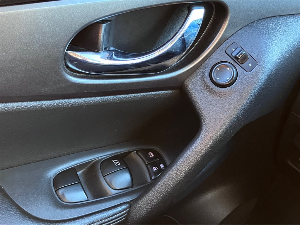 2016 Nissan Rogue S photo