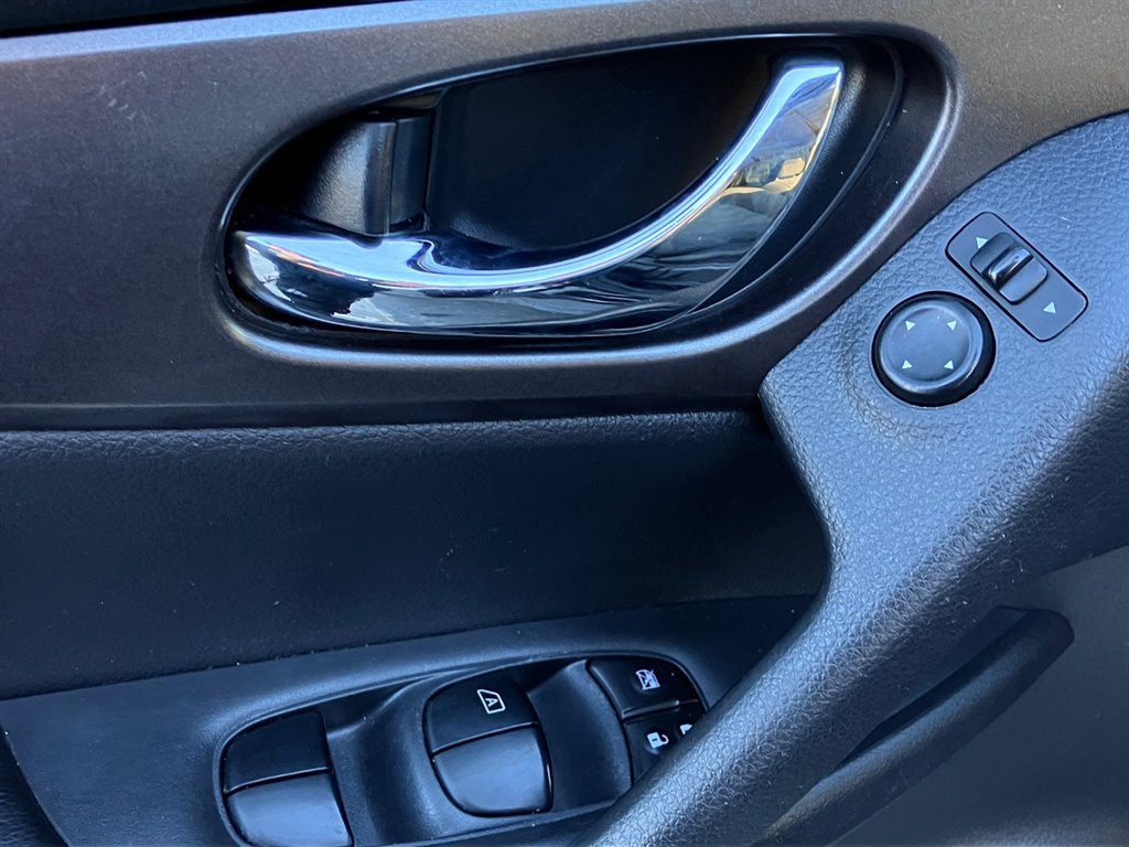 2016 Nissan Rogue S photo