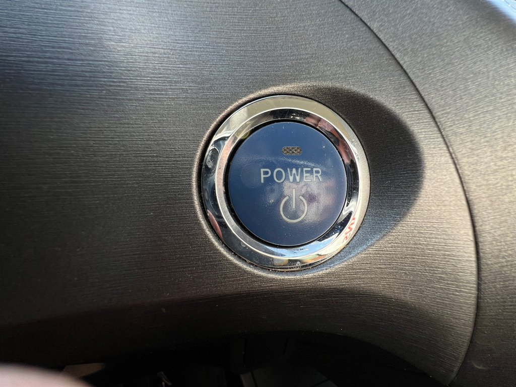 2013 Toyota Prius One photo