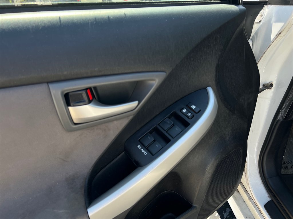 2013 Toyota Prius One photo