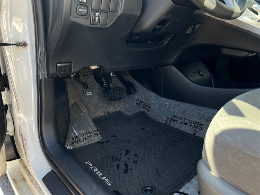 2013 Toyota Prius One photo