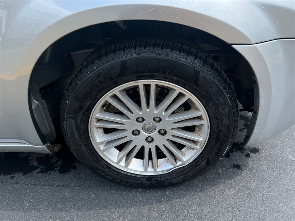 2010 Chrysler 300 Touring photo