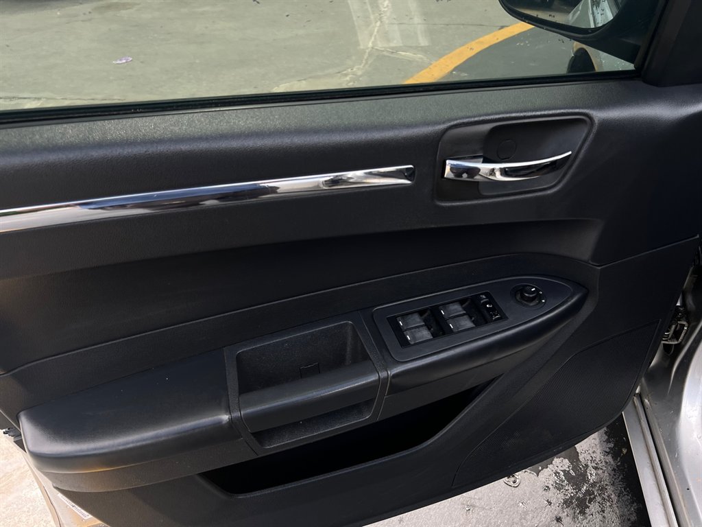 2010 Chrysler 300 Touring photo