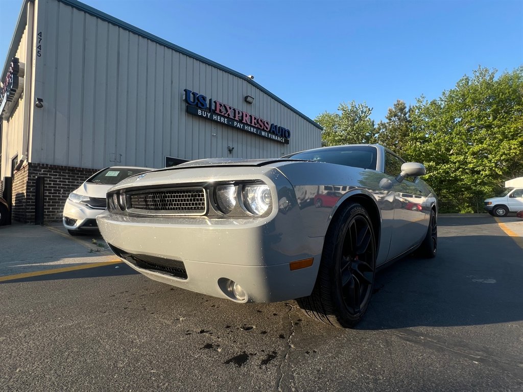 2009 Dodge Challenger SRT8 photo