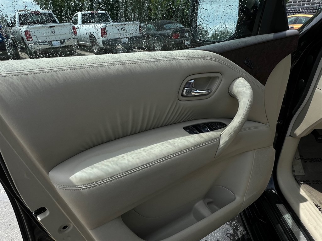 2016 Infiniti QX80 photo