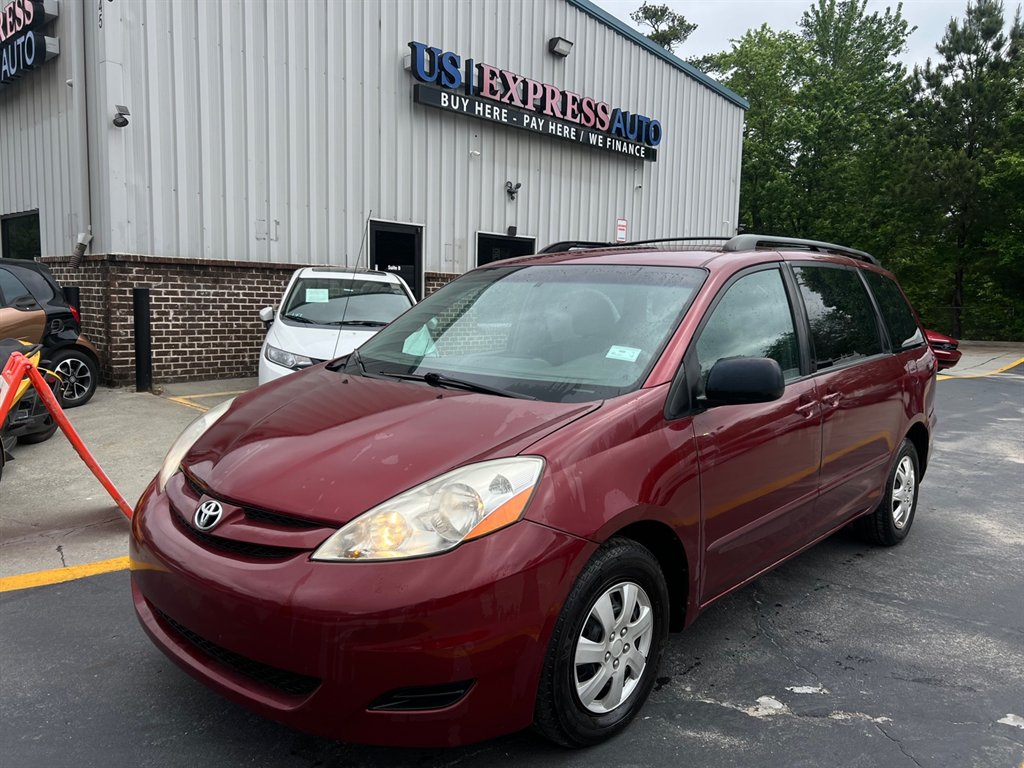 2010 Toyota Sienna CE 7-Passenger photo